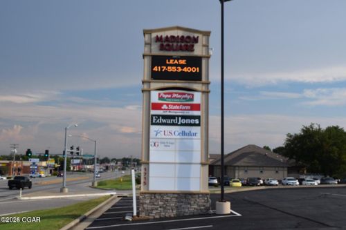 h-1715 S Madison St, Webb City, MO, 64870-2933 | Card Image