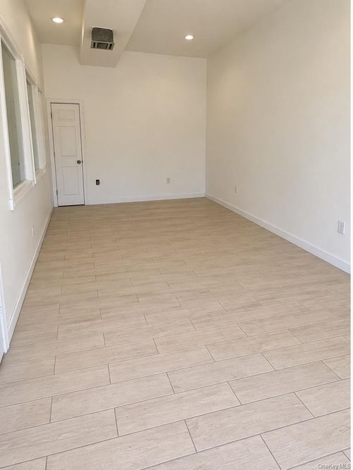 246-03 Jericho Turnpike, New York, NY, 11426 | Card Image