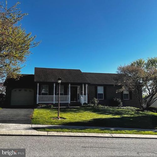 3 Regal Dr, HANOVER, PA, 17331-3479 | Card Image