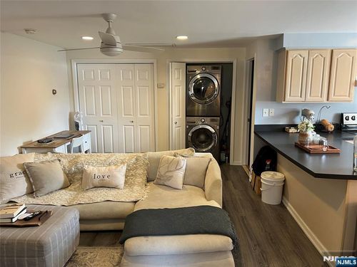 18 Paradise Rd, Oak Ridge, NJ, 07438-8935 | Card Image