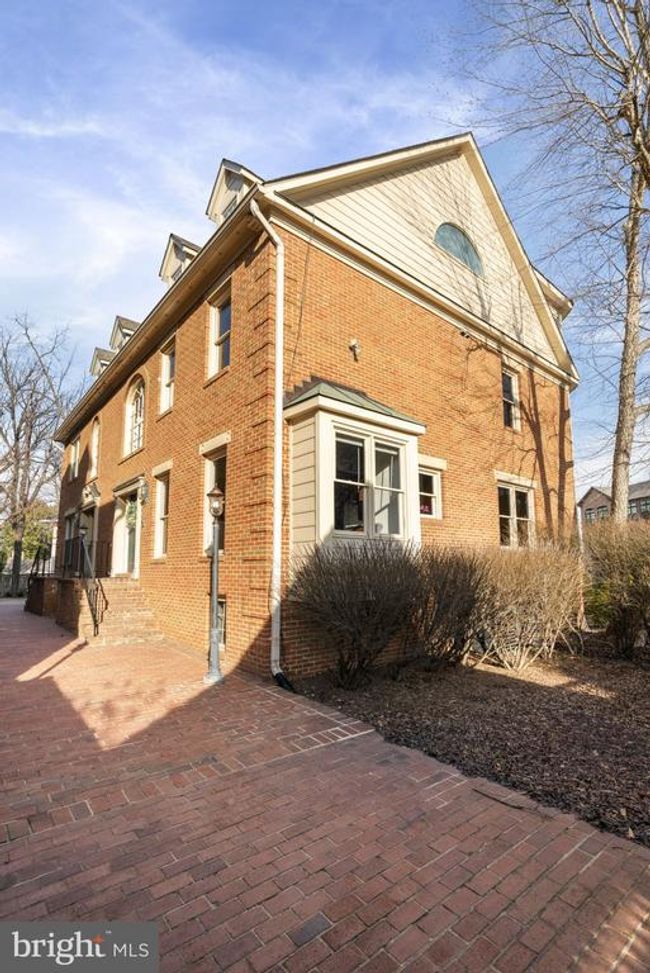 1537 Cedar Ave, Townhouse with 4 bedrooms, 5 bathrooms and null parking in MCLEAN VA | Image 6