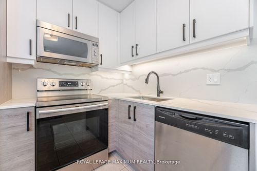 17-90 George Henry Blvd, North York, ON, M2J1E7 | Card Image