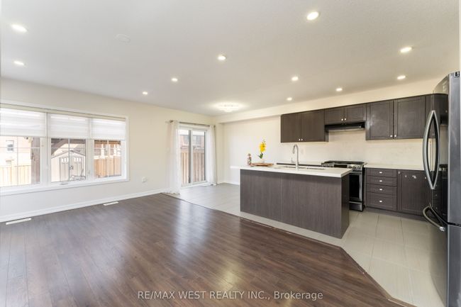 2 Scarletwood St, House attached with 3 bedrooms, 3 bathrooms and 1 parking in Stoney Creek ON | Image 9