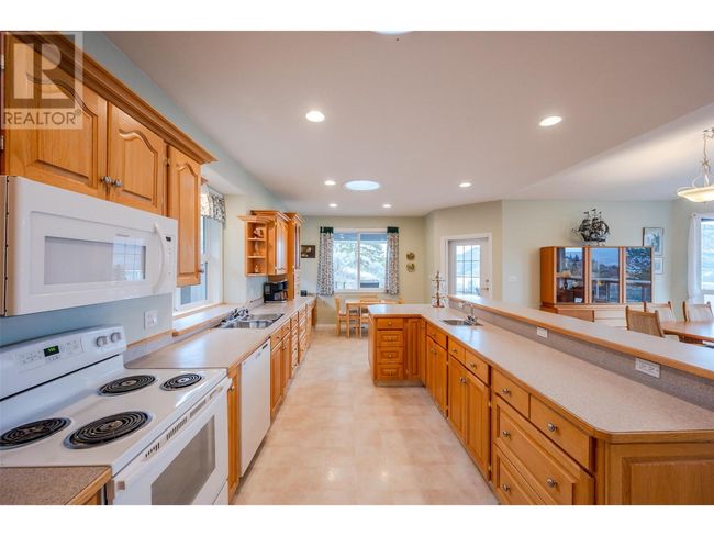 19409 Mcdougald Rd, House other with 3 bedrooms, 2 bathrooms and 2 parking in Summerland BC | Image 4