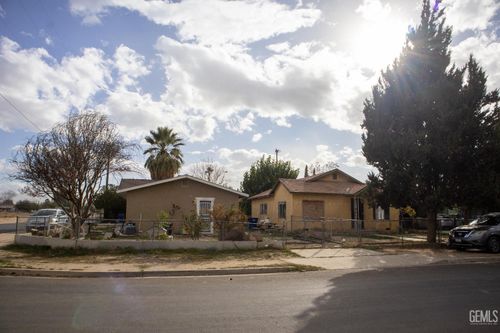 9500 Carnation Ave, Lamont, CA, 93241-1141 | Card Image