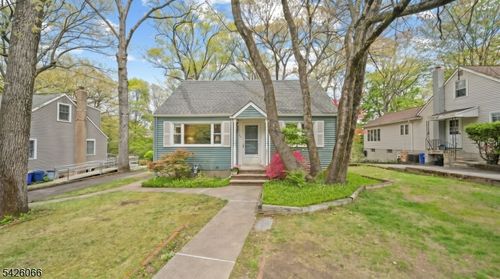 34 Zimmer Ave, Midland Park, NJ, 07432-1122 | Card Image