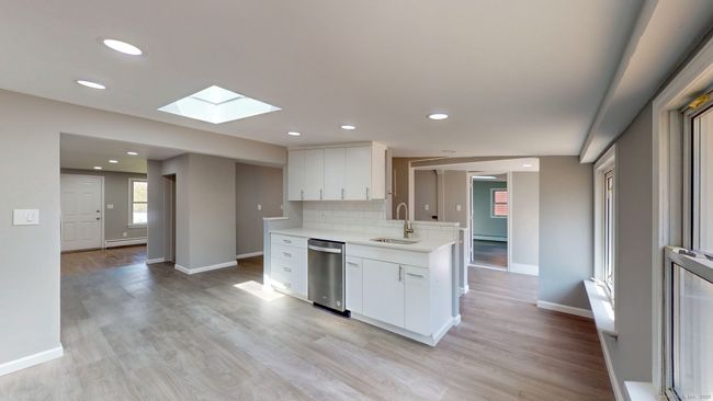 8 Batt St, House other with 5 bedrooms, 2 bathrooms and null parking in Middletown CT | Image 7