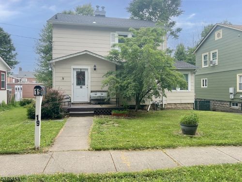 19 Colonial Rd, Morristown, NJ, 07960-3743 | Card Image