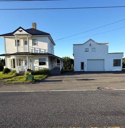 982 Main St, Grand Isle, ME, 04746-3236 | Card Image