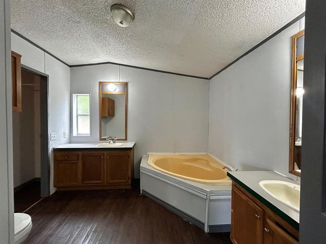 2523 Oyster Creek Bnd, House other with 3 bedrooms, 2 bathrooms and null parking in Oyster Creek TX | Image 5