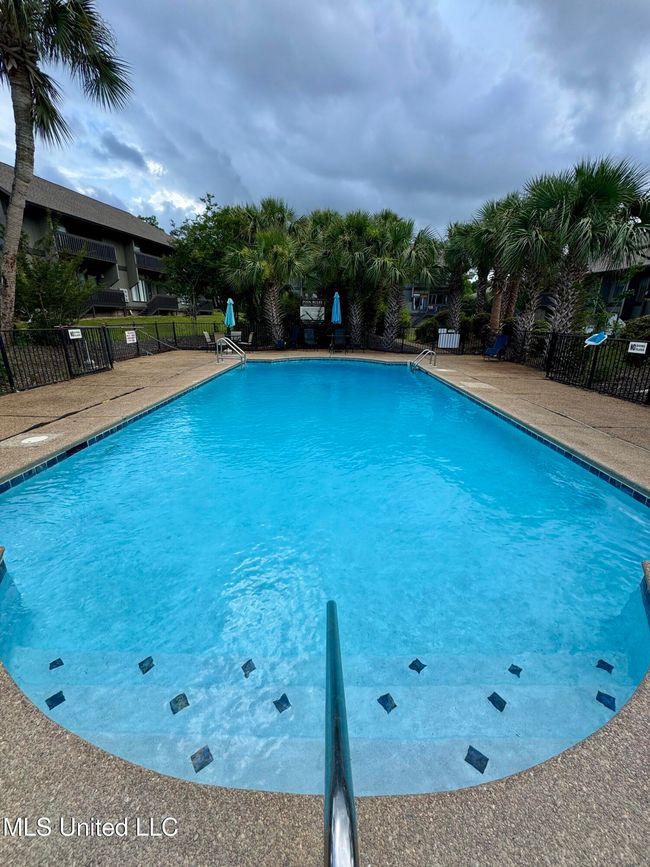 Lanai Community Pool | Image 4