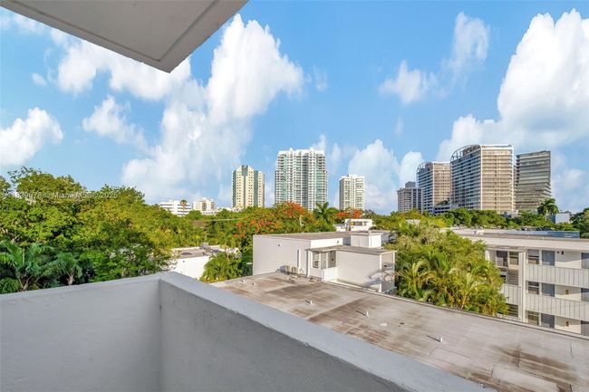 APT-402 - 3051 Sw 27 Th Ave, Condo with 1 bedrooms, 1 bathrooms and null parking in Miami FL | Image 13
