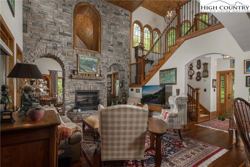 255 Pinnacle Ave, Blowing Rock, NC, 28605-6452 | Card Image