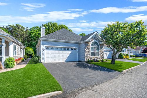 576 Leisure Dr, Ridge, NY, 11961-1651 | Card Image
