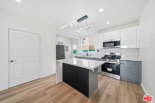 3028-12-3020 W 12th St, Los Angeles, CA, 90006-3102 | Card Image