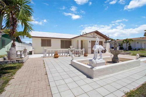 1028 Lillian St, Venice, FL, 34285-7133 | Card Image