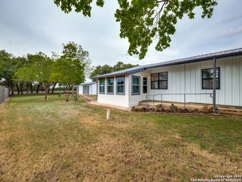 265 Star Ln, Pipe Creek, TX, 78063-5147 | Card Image