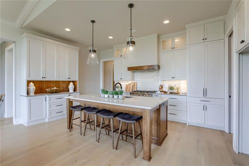 13702 Pembroke Cir, Leawood, KS, 66224-4200 | Card Image