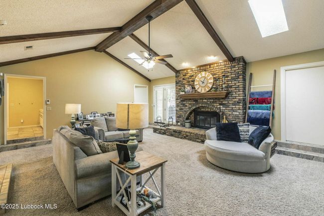 202 S Garland St, House other with 4 bedrooms, 2 bathrooms and null parking in Plainview TX | Image 6
