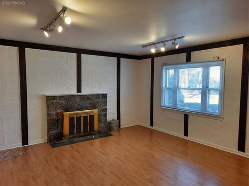 1-22 Deepdale Dr, Huntingtn Sta, NY, 11746-4220 | Card Image