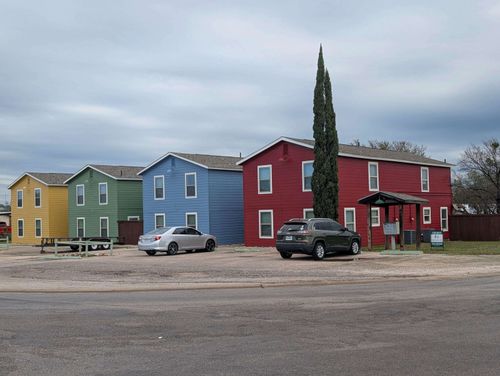 307,309,311,313 S Avenue S, Marble Falls, TX, 78654 | Card Image