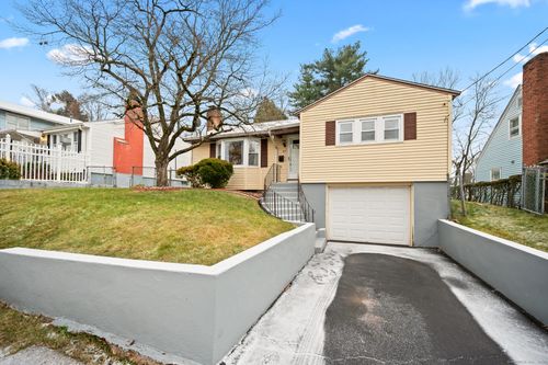 67 Simpson St, Hartford, CT, 06112-1054 | Card Image