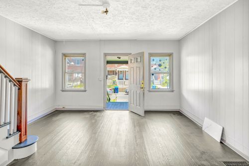 84 Ives St, Waterbury, CT, 06704-3729 | Card Image