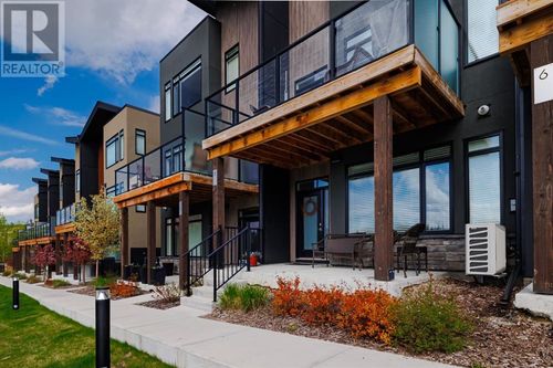 8 Royal Elm Green Nw, Calgary, AB, T3G0G8 | Card Image