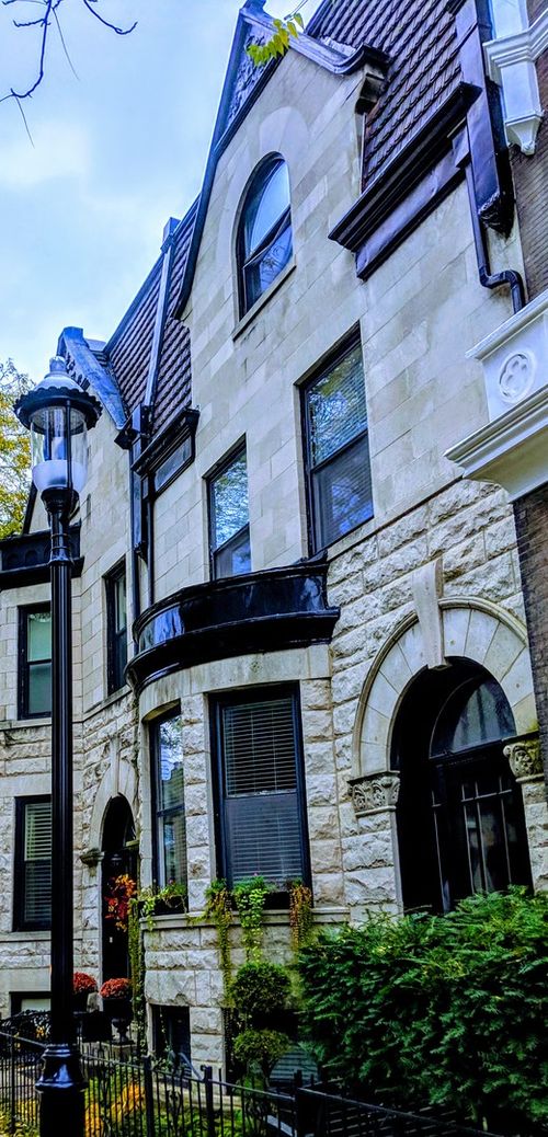 3823 N Alta Vista Ter, Chicago, IL, 60613-2907 | Card Image