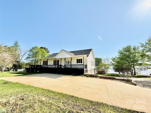749 Shangri La Dr, Winnsboro, SC, 29180-8616 | Card Image