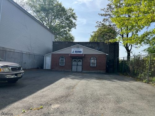 52 Gray St, Newark, NJ, 07107-1508 | Card Image