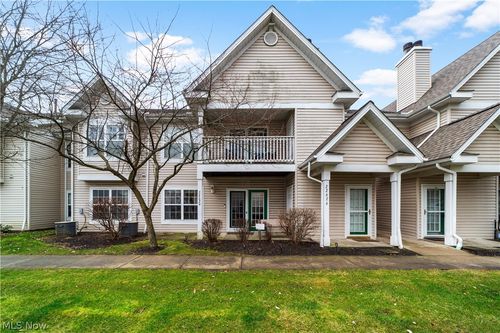 712-22624 Lenox Dr, Fairview Park, OH, 44126-3604 | Card Image