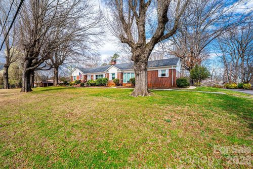 1724 2nd Ave Nw, Hickory, NC, 28601-5858 | Card Image