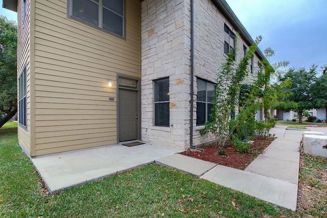 APT-1404 - 1201 Grove Blvd, Condo with 2 bedrooms, 3 bathrooms and 2 parking in Austin TX | Image 26