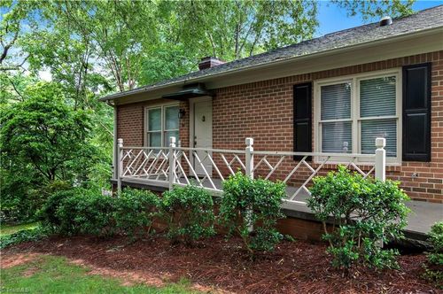 881 Brookleigh Ct, Winston Salem, NC, 27104-1248 | Card Image