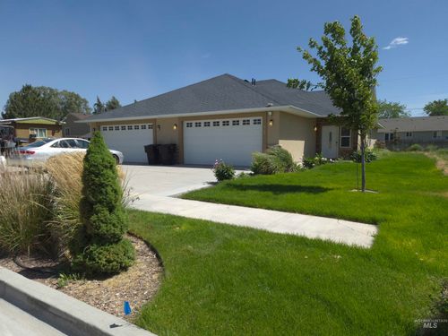 2103 Fort Hall Ave, American Falls, ID, 83211-2102 | Card Image