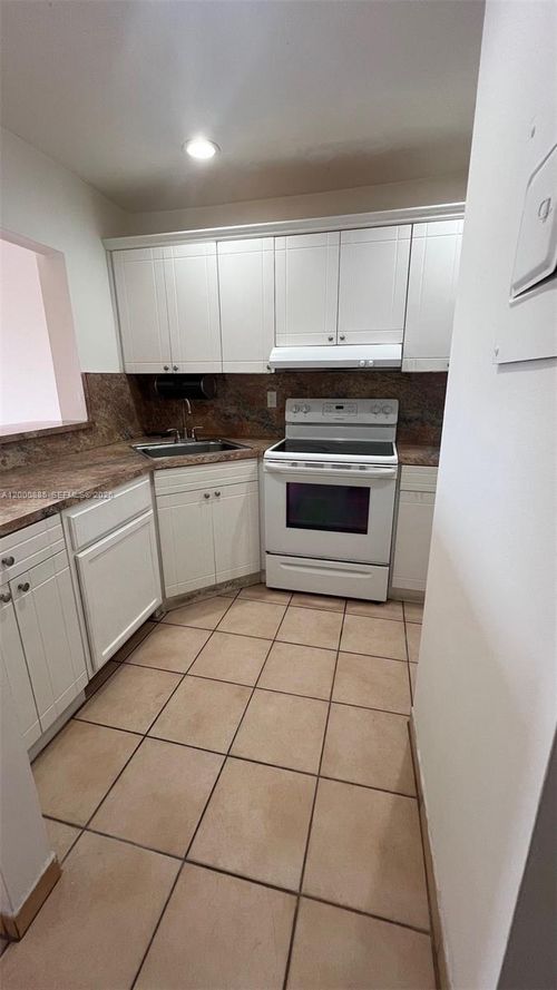 apt-323-6070 W 18th Ave, Hialeah, FL, 33012-6154 | Card Image