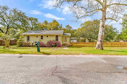 2105 Grundy St, PENSACOLA, FL, 32507-2943 | Card Image