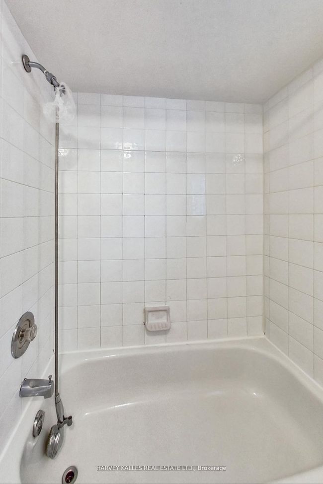241 Denise Cir, House attached with 3 bedrooms, 3 bathrooms and 3 parking in Newmarket ON | Image 18