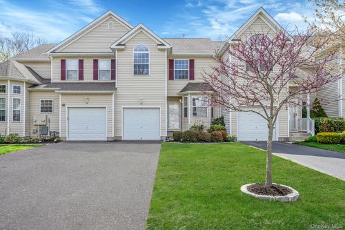 23 Cranberry Cir, Medford, NY, 11763-1567 | Card Image
