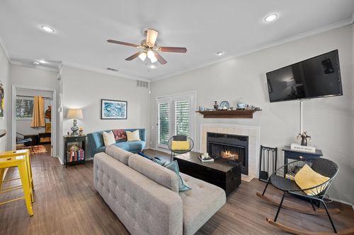 apt-126-802 S 1st St, Austin, TX, 78704-1674 | Card Image