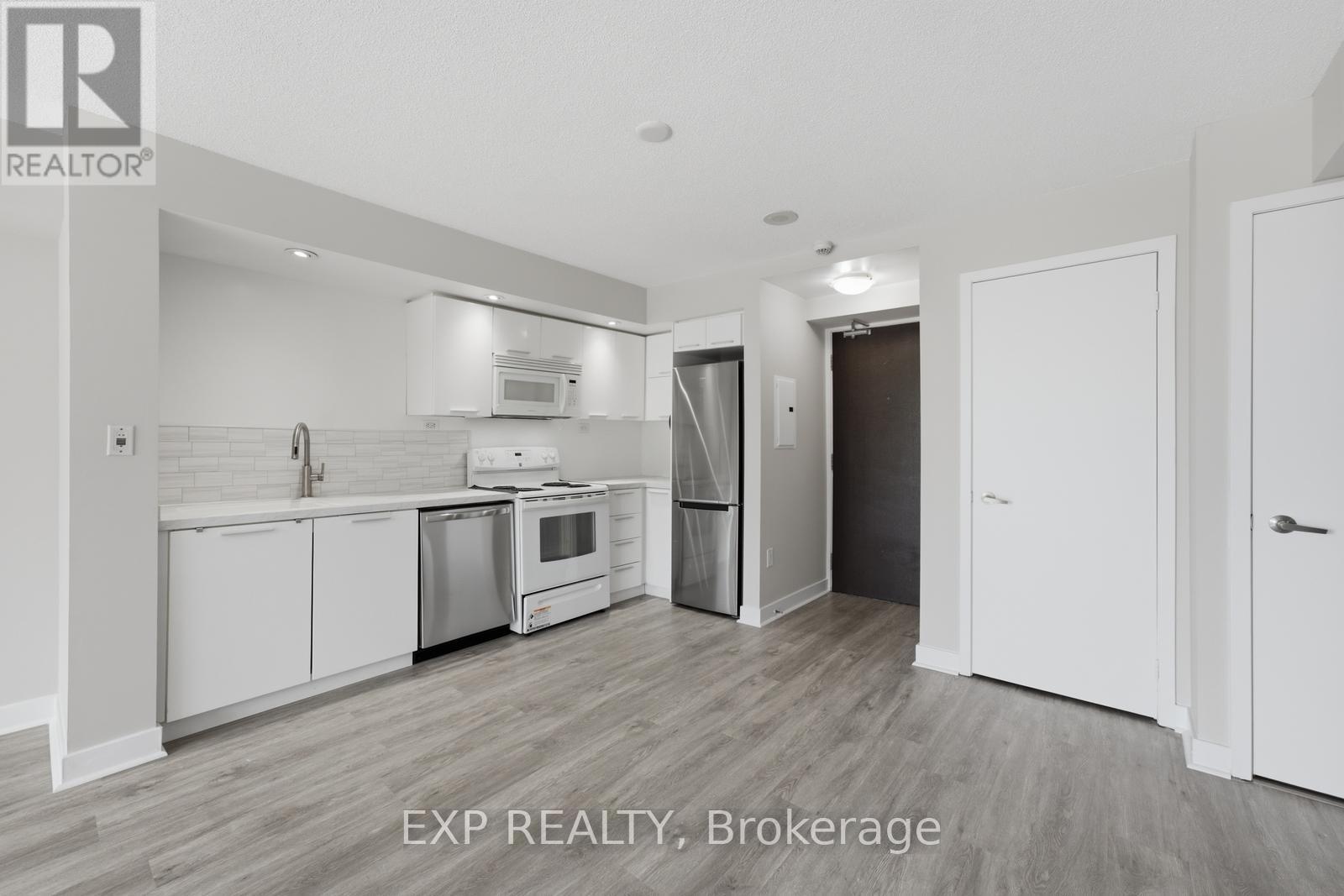 Residential in Toronto (Waterfront Communities) 4