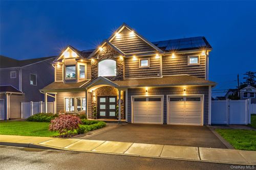 18 Heron Ct, Levittown, NY, 11756-2051 | Card Image