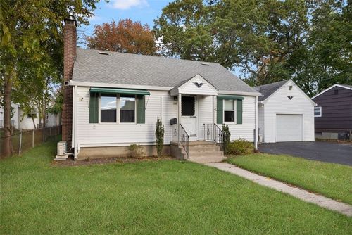 120 Gould Ave, Warwick, RI, 02888-1748 | Card Image