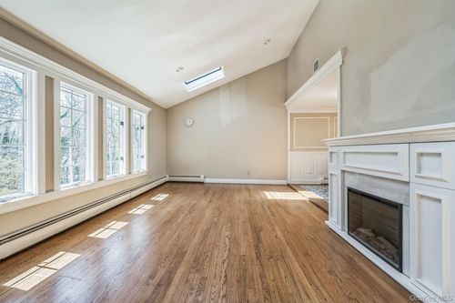 3 Glen Way, Cold Spring Harbor, NY, 11724-1803 | Card Image