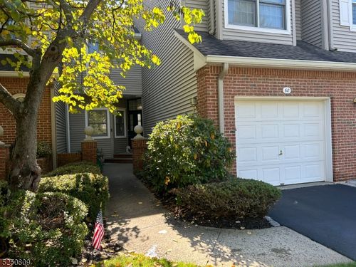68 Kent Dr, Roseland, NJ, 07068-3706 | Card Image