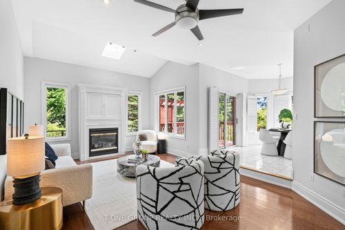 1022 Ivsbridge Blvd, Newmarket, ON, L3X2A2 | Card Image