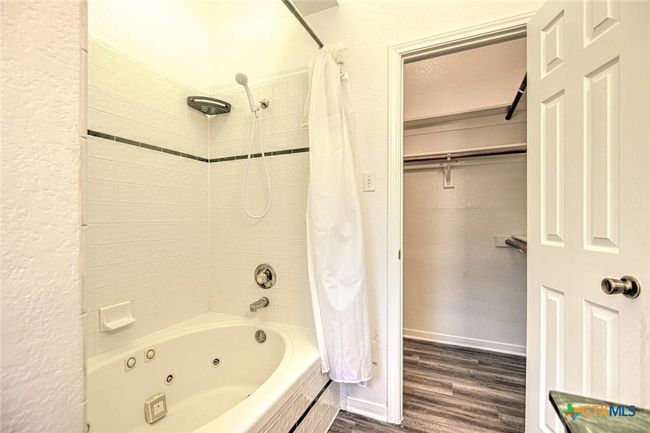 Owner's suite /spa bath | Image 24
