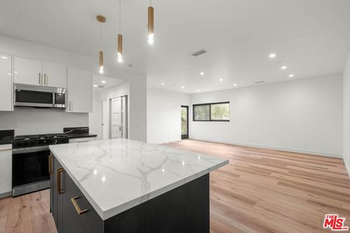 1920 S Sherbourne Drive, Los Angeles, CA, 90034 | Card Image