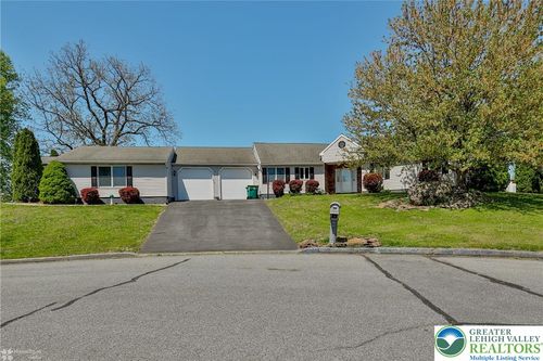 3 Dusty Rd, Palmer Twp, PA, 18045-2860 | Card Image